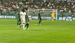 记者：申花下半场开局要顶住避免丢球，国安会有一波猛攻