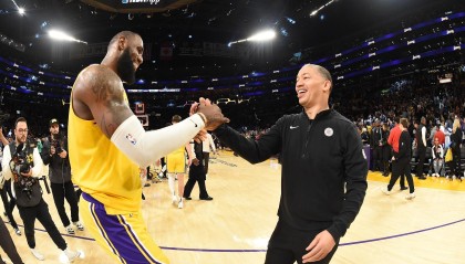 开云下载-卢：16年G5后我让每人拿200刀放天花板 夺冠后詹姆斯找我要钱