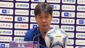 李霄鹏：孙正傲伤势可能有点麻烦 有时拼了得不到结果这就是足球