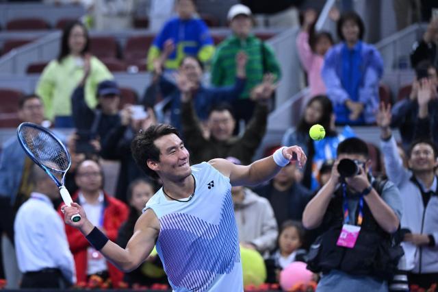 1727746128785063832.jpg (体育)(12)网球——中网:布云朝克特晋级男单四强XxjpseC007361_20240930_PEPFN0A001.jpg